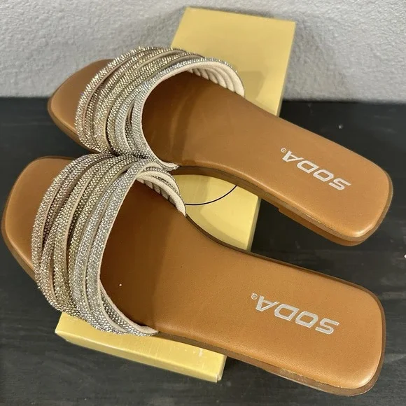 Soda Shoes Women Size 6.5 Flip Flops Sandals Bling Rhinestone Silver/Gold - Picture 2 of 5